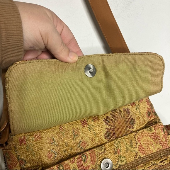Vintage Fossil tapestry crossbody bag medium size 9.5” x 9.75” x 3” - Picture 4 of 14